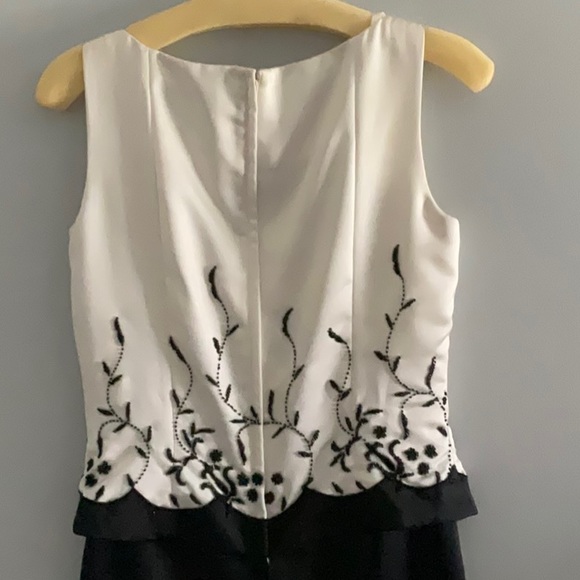 Beautiful, classic and elegant evening gown - Picture 5 of 8